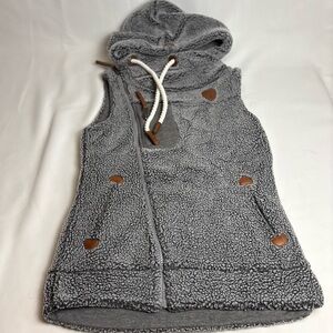 Wanakome Gray Wool Blend Sherpa with Brown Patch
